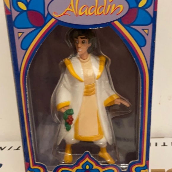 Disney Aladdin- Jasmine and Aladdin Wedding Ornament - Picture 5 of 6